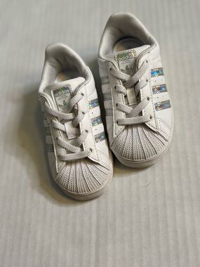 adidas Toddler kids White Superstar Sneakers with Holographic Stripes size 7K